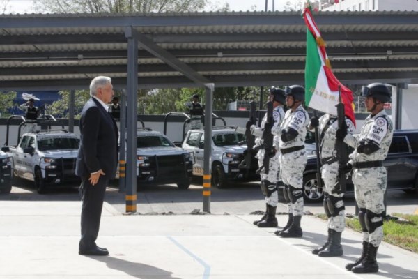 cortó el listón inaugural de un cuartel de la Guardia Nacional en Morelia, Michoacán.