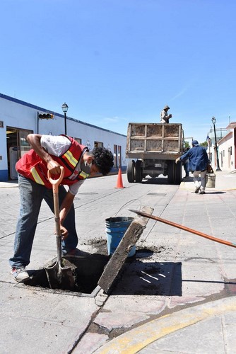 ·         La dependencia realizó el desazolve de rejillas pluviales ubicadas en Avenida Juárez