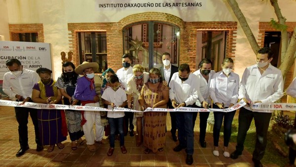 ·         El Gobernador y la Presidenta Honoraria del DIF Oaxaca, inauguraron la rehabilitación de las instalaciones de la  tienda Aripo