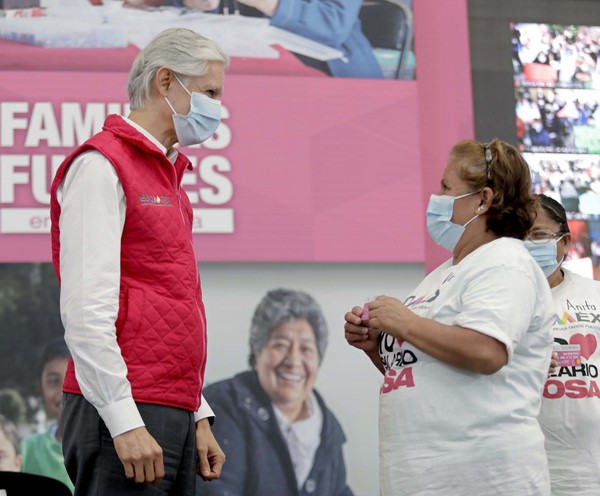 • Entrega Gobernador tarjetas del Salario rosa a 4 mil amas de casa de Tlalnepantla