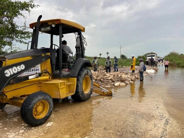 INCAY permanecen trabajando en las reparaciones de la carretera que conecta a Panabá y San Felipe.