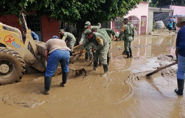 la titánica labor desplegada por las autoridades lideradas por el gobernador Adán Augusto López Hernández en apoyo de la población afectada por las lluvias históricas.