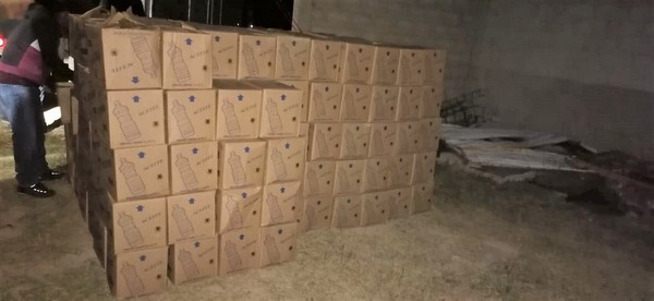 aseguraron 1,005 cajas de aceite comestible, halladas en un domicilio ubicado en la colonia La Labor, Asunción Nochixtlán.