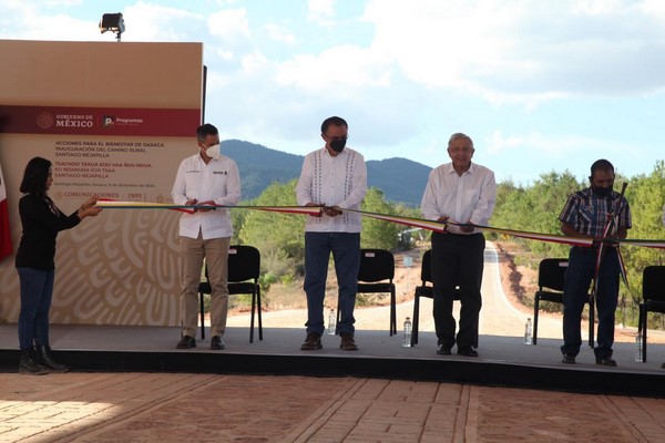 inauguraron los caminos rurales de Santiago Nejapilla y de Santo Domingo Nuxaá, en la Mixteca oaxaqueña