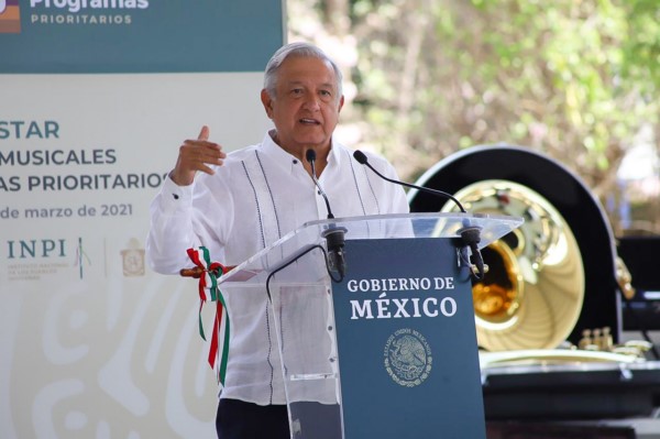 para entregar en San Juan Bautista Tuxtepec instrumentos musicales a agrupaciones comunitarias de Oaxaca