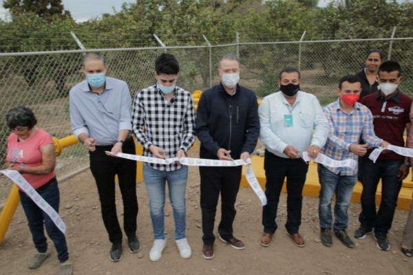 -El gobernador del estado inauguró estas obras por más de 8.3 millones de pesos en San Pedro y Río Viejo.