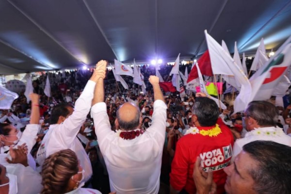 * Miles de personas acompañaron a los candidatos de “Va por Oaxaca” y al líder del PRI, Alejandro Moreno en calenda por la ciudad 
