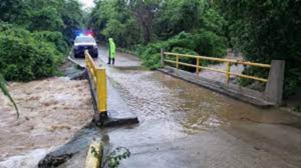 ·         De igual manera, la CEPCO atiende deslizamientos en tramos carreteros del estado y mantiene un monitoreo permante de los niveles en los ríos del estado