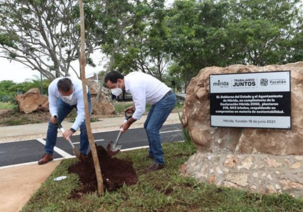 Mauricio Vila Dosal y el Alcalde de Mérida, Alejandro Ruz Castro, refrendan su compromiso en lograr una Mérida y Yucatán más sustentable.