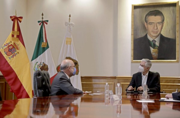 • Indica que la administración estatal renueva los lazos de hermanamiento, a través de la embajada de España en México.