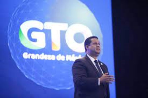 Firma el Gobernador, Diego Sinhue Rodríguez Vallejo el Decreto que instituye el Día Estatal de la Mentefactura.