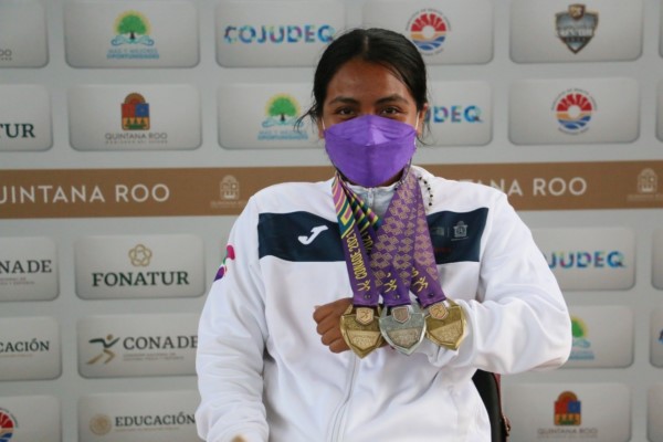 ·    Las chicas de golbol reciben su medalla y Santiago Pérez Pacheco queda en el quinto lugar de las medallas en lanzamiento de disco    