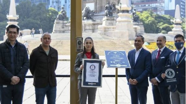 La Ciudad de México recibió el Récord Mundial Guinness por ser la ciudad más conectada del mundo con 20 mil 500 puntos WiFi.