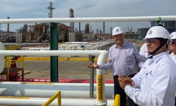 En su gira de fin de semana, el presidente Andrés Manuel López Obrador supervisó el avance en la rehabilitación de la refinería de Salina Cruz en Oaxaca.