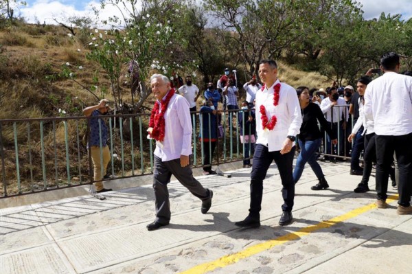      El gobernador Alejandro Murat acompañó al presidente Andrés Manuel López Obrador en la inauguración de esta obra que requirió una inversión de 49.45 millones de pesos