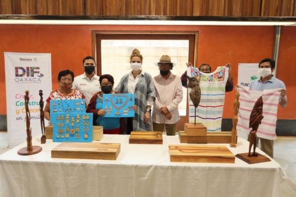 maestras y maestros artesanos, que promueven y fortalecen la identidad cultural en las ocho regiones del Estado.