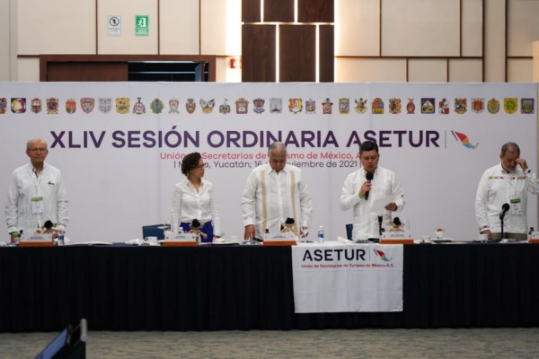 En el marco del Tianguis Turístico de Mérida, las y los secretarios de Turismo renovaron el Consejo Directivo 2021 – 2022