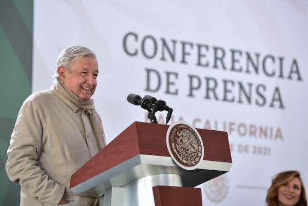 El presidente Andrés Manuel López Obrador visitó la salinera de Guerrero Negro en Mulegé, Baja California Sur.