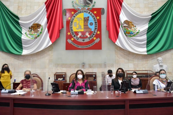 con 33 votos a favor el decreto del Presupuesto de Ley de Ingresos para el Ejercicio Fiscal 2022 del Municipio de Oaxaca de Juárez.