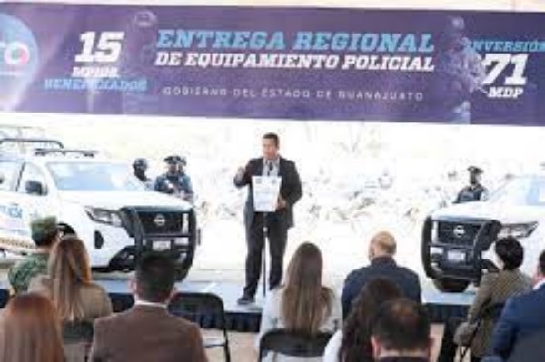 Entrega Gobernador equipamiento a corporaciones de seguridad de 15 municipios que integran la zona centro.