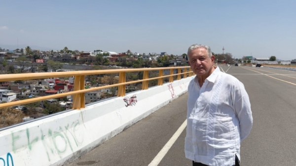 rehabilitar y concluir el puente vehicular de conexión entre la Autopista del Sol con Cuernavaca.