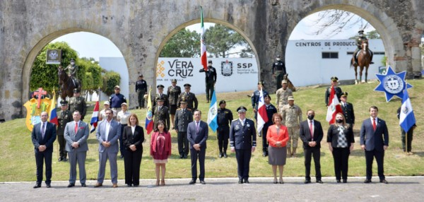 Perros Multipropósito y ratifica a Veracruz como referente en la formación policial, brindando técnicas de detección de narcóticos, explosivos, búsqueda de personas, guardia y protección,