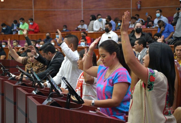 emitió estas solicitudes en cumplimiento a los acuerdos dictados por el Tribunal Electoral del Estado de Oaxaca