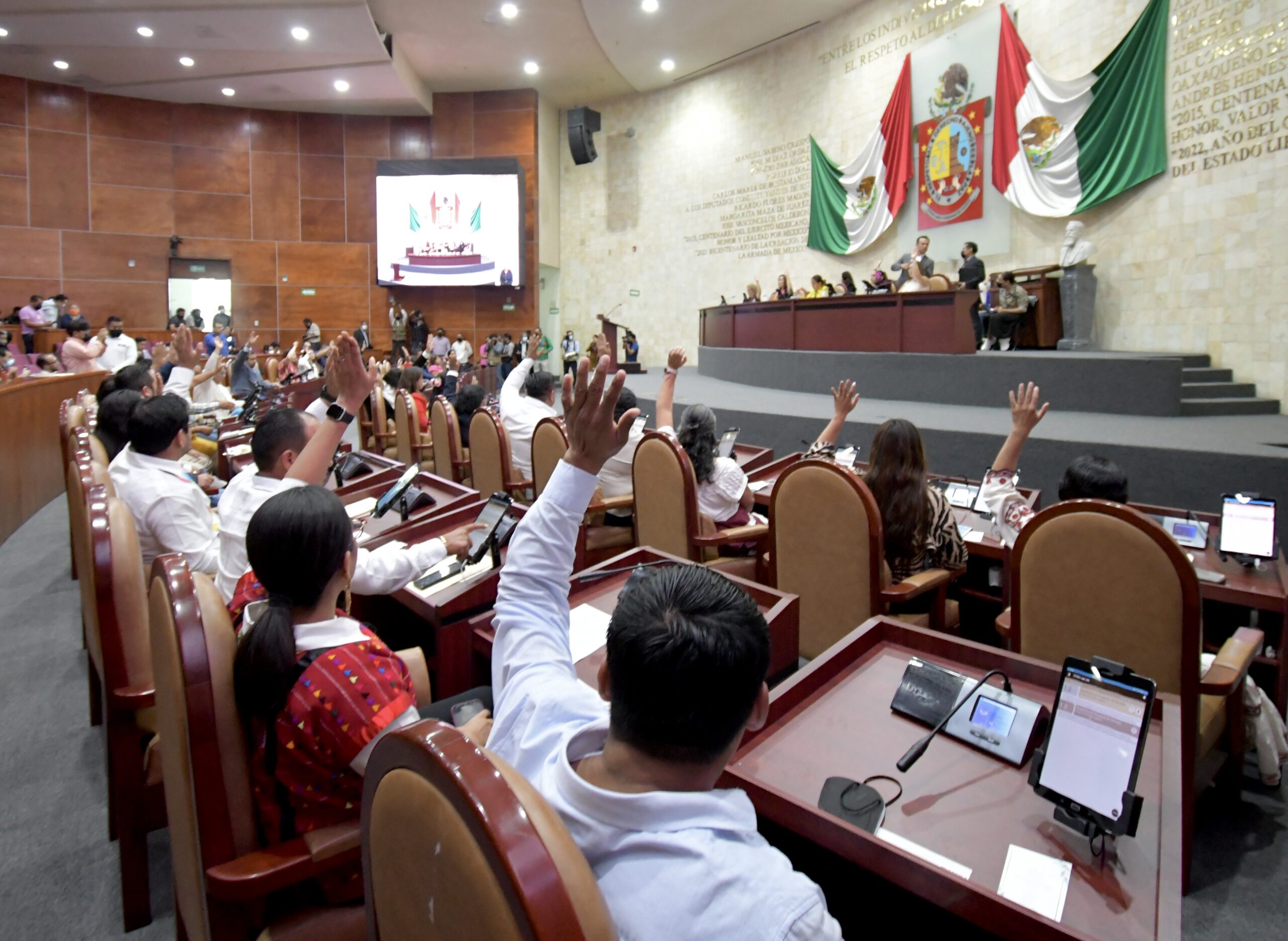 , la actual legislatura resolvió 21 asuntos sobre economía y turismo.