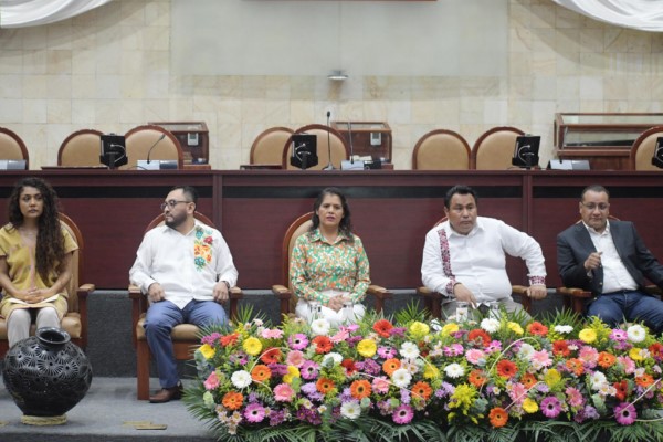 *La diputada suplente, Tanairi Cortés Loyola, rindió el primer informe legislativo en el Congreso de Oaxaca.