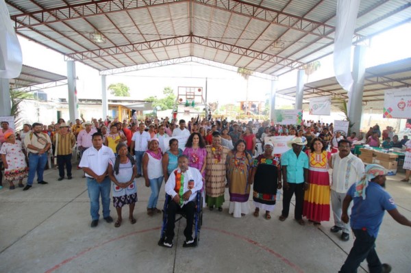 ·         Se llevó a cabo la entrega de apoyos en los municipios de Santo Domingo Armenta y Pinotepa Nacional