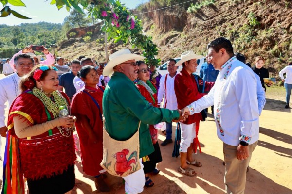 El Gobernador de Oaxaca reconoce la disposición y voluntad política de los líderes