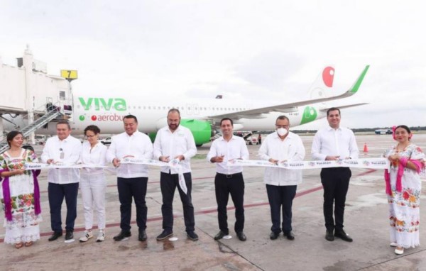 Vila Dosal realizó la entrega de certificado al pasajero del Aeropuerto de Mérida número 3 millones