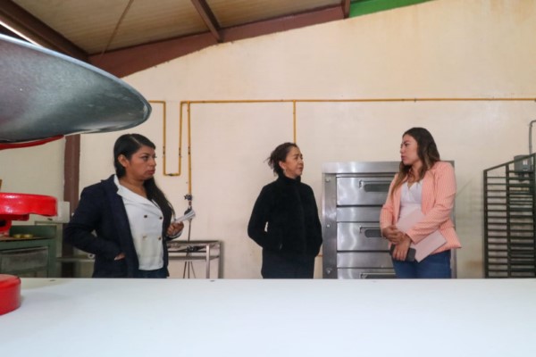 conoció las condiciones de ambos espacios y platicó con los colaboradores