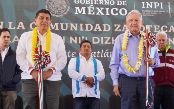 Pide López Obrador al Gobernador Salomón Jara Cruz establezca una mesa de diálogo con San Vicente Coatlán y Villa Sola de Vega.
