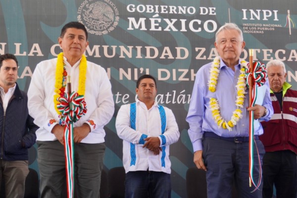 Pide López Obrador al Gobernador Salomón Jara Cruz establezca una mesa de diálogo con San Vicente Coatlán y Villa Sola de Vega.
