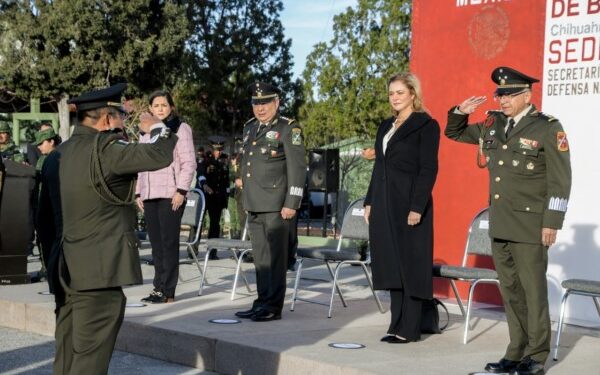 Acude Gobernadora Maru Campos a toma de protesta de nuevo comandante de la Quinta Zona Militar