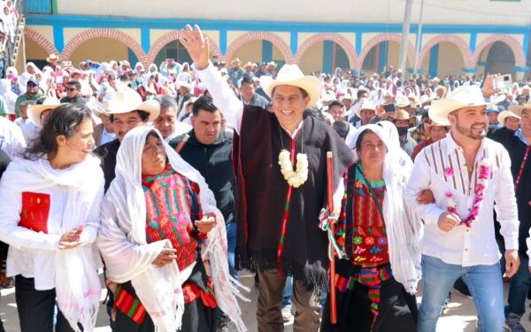 miles de habitantes de todas las regiones de Oaxaca