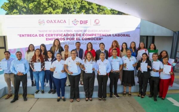 al funcionariado de los tres órdenes de gobierno