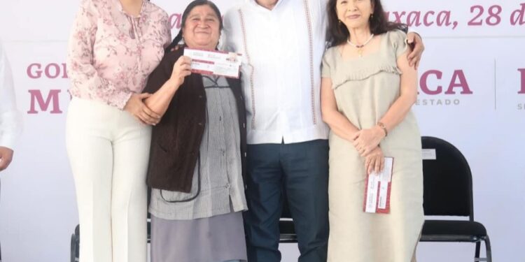 reconocimiento a su trabajo en la construcción del país