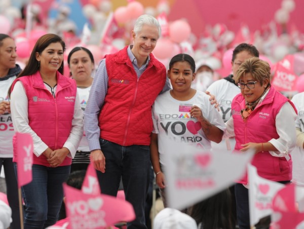 • Reciben más de 9 mil 800 mujeres por primera vez la tarjeta del Salario rosa.
