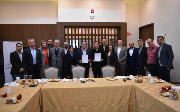 Firman JMAS Chihuahua y CANADEVI convenio de colaboración para regularización de contratos en viviendas nuevas