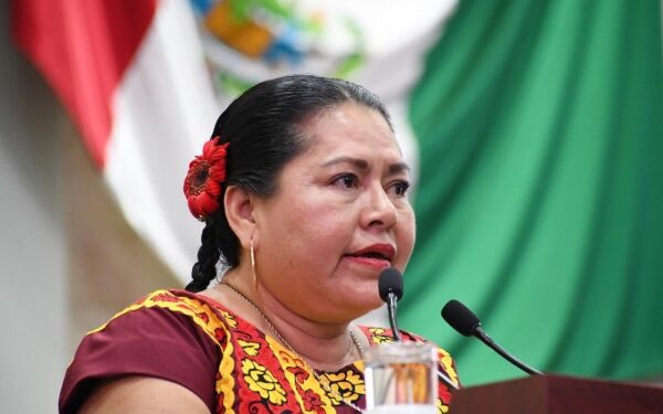 para evitar la desaparición de las lenguas maternas