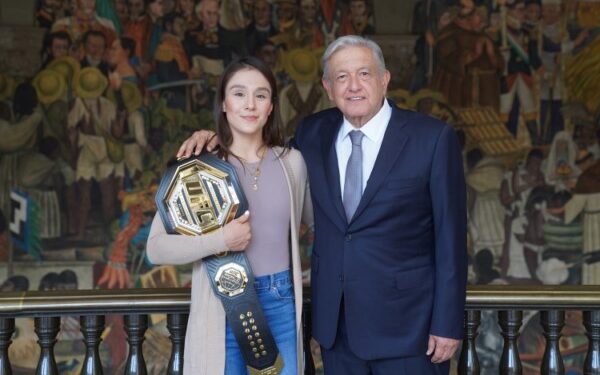 campeona mundial de la UFC en artes marciales mixtas.