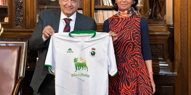 ejecutiva de Banco Santander, Ana Botín, en Palacio Nacional.