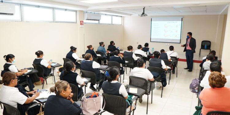 Capacita SSO a personal de enfermería sobre cuidado y tratamiento de heridas