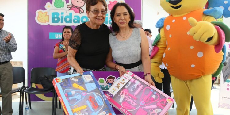 sonrisas con niñas y niños de las ocho regiones del estado