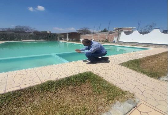 por el contacto con agua de albercas al visitar centros recreativos