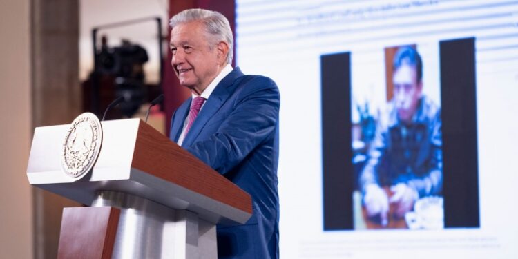 es un fuerte estimulante que crea rápida dependencia