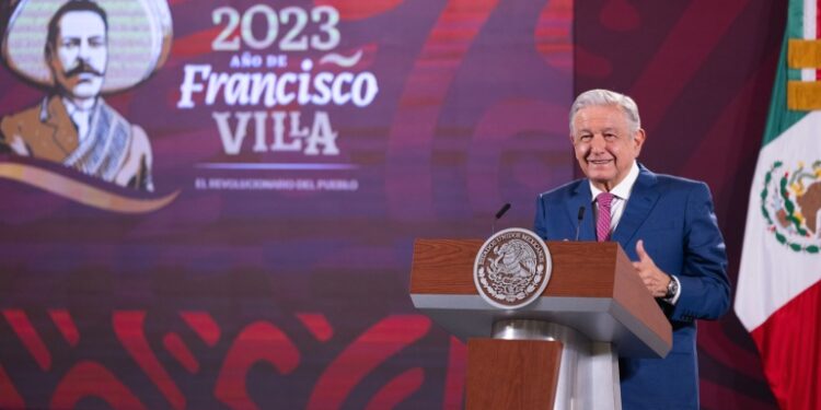 atiende las demandas de maestras y maestros.