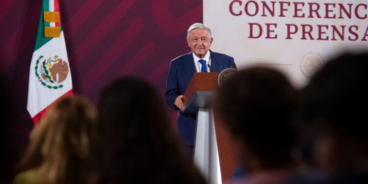 informa con oportunidad y veracidad a la población, por lo que llamó a no caer en el alarmismo.